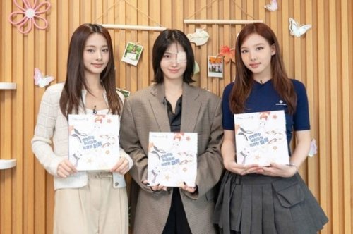 TWICE ナヨン＆モモ＆ツウィ、海外の子供たちのため絵本作りに挑戦！温かいメッセージに注目（動画あり）