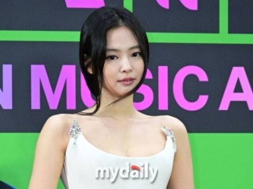 BLACKPINK ジェニー、写真展の収益＆私財を合わせて約1000万円を寄付&hellip;JinuseanのSEANが感謝