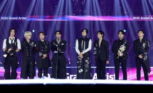 ATEEZ、BOYNEXTDOOR「2025 KGMA」で大賞を受賞！ファンに感謝&ldquo;心から愛してる&rdquo;（総合）
