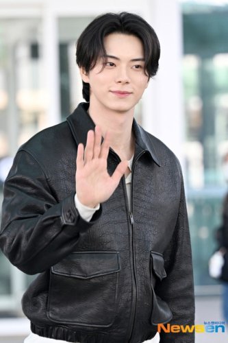 【PHOTO】イ・チェミン、海外スケジュールのため出国