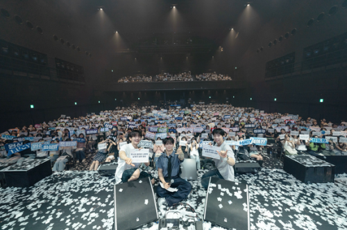 LUCY、初のZeppライブが大盛況！1年ぶりの日本単独公演でファンと再会