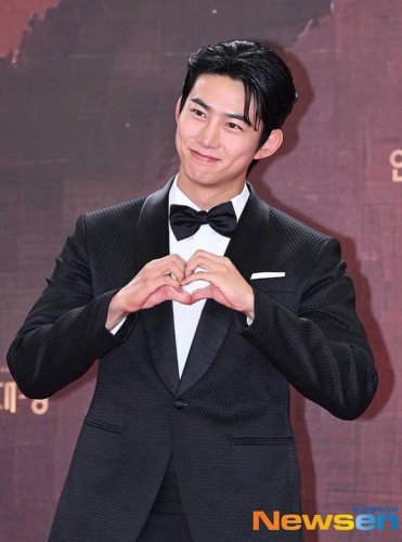 2PM テギョン、結婚式の招待状が話題に「10点満点中10点」