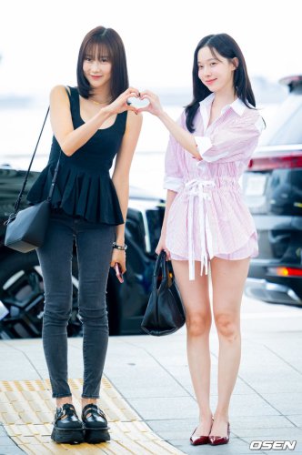 【PHOTO】aespaのWINTERとGISELLE「KCON LA 2025」のためアメリカへ出国