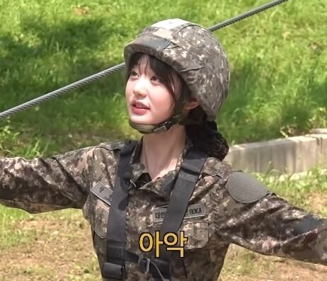 IVE ウォニョン、EXO カイと同伴入隊！？軍服姿で訓練に参加（動画あり）