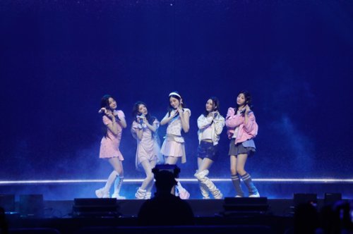 ILLIT「Weverse Con Festival」でカムバックティーザーをサプライズ公開！タイトル曲の振り付けが大反響