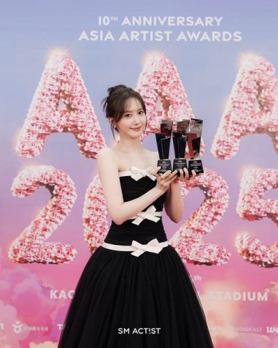 少女時代 ユナ「2025 AAA」で大賞を含む3冠を獲得&ldquo;これからも見守ってほしい&rdquo;