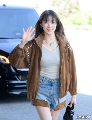 【PHOTO】イ・ソンギョン、ファンミーティングのため日本へ！キュートな笑顔