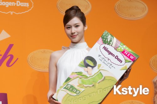 【REPORT】TWICE サナ、ハーゲンダッツからのご褒美に喜び！可愛すぎるもぐもぐタイムも「お仕事中にいいのかなぁ」