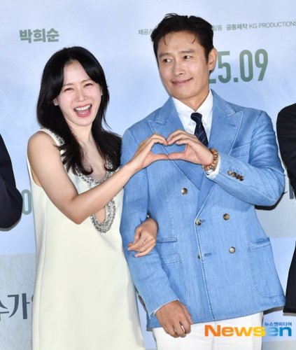 【PHOTO】イ・ビョンホン＆ソン・イェジンら、パク・チャヌク監督の新作映画「仕方ない」制作報告会に出席