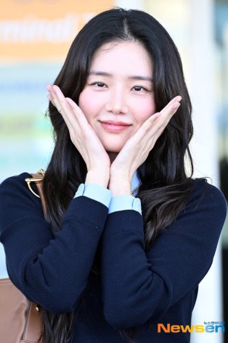 【PHOTO】パク・ギュヨン、海外スケジュールのためイタリアへ出国