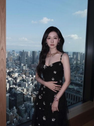 キム・ジウォン、日本で撮った近況ショットに絶賛の声&hellip;ドレス姿が美しすぎると話題に