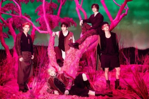 TOMORROW X TOGETHER、8thミニアルバム「7TH YEAR」音源一部を公開&hellip;オフライン試聴会の様子も話題