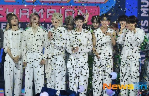 【PHOTO】P1Harmony、5/14放送の「SHOW CHAMPION」で1位を獲得！