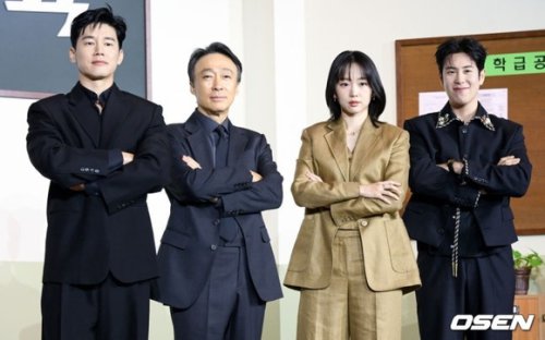 【PHOTO】キム・ムヨルからBlock BのP․Oまで、Netflix新ドラマ「鉄槌教師」制作発表会に出席