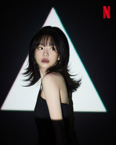 IZ*ONE出身チョ・ユリ、Netflix「イカゲーム3」のグラビアが公開⋯美しいビジュアルを披露