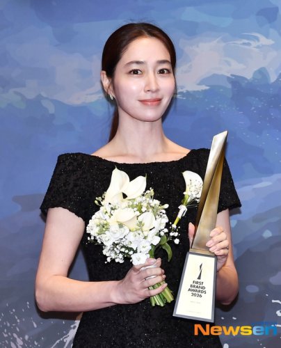 【PHOTO】イ・ミンジョン、OH MY GIRL ヒョジョンら「2026 大韓民国ファーストブランド大賞」に出席