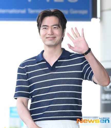 【PHOTO】イ・ジヌク、海外スケジュールのため中国へ出国