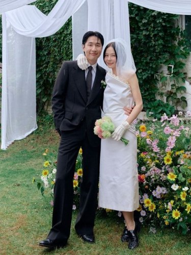 &ldquo;再婚&rdquo;キム・ナヨン、幸せなウエディング写真を公開&hellip;挙式を終えて感謝のメッセージ