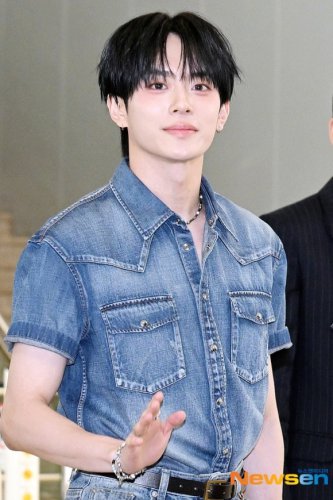 【PHOTO】VERIVERY カンミン、スケジュールのため日本へ&hellip;爽やかなファッション