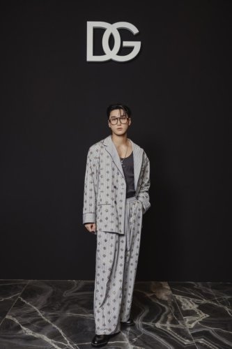 ATEEZのSANからYUNHO、WOOYOUNGまで&hellip;ファッションショーでカリスマ性あふれる魅力を披露