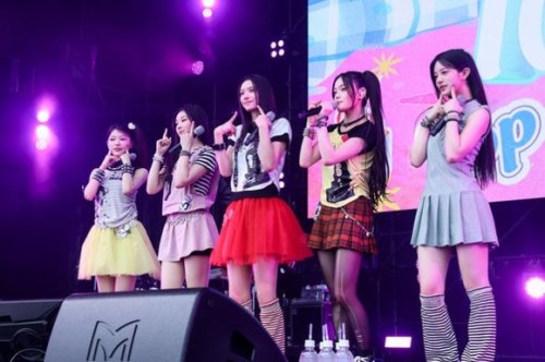 ILLIT「ROCK IN JAPAN FESTIVAL 2025」に登場！ファンの熱気に驚き&ldquo;歌いながら魔法の呪文をかけた&rdquo;