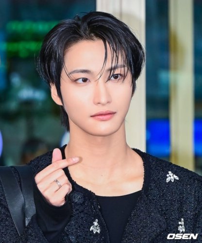 【PHOTO】ATEEZのSEONGHWA、ファッションショーのためフランスへ出国