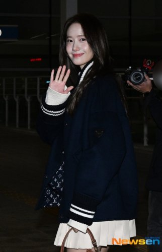 【PHOTO】少女時代 ユナ、海外スケジュールのため出国&hellip;美貌に視線釘付け（動画あり）