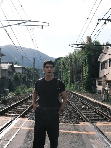 &ldquo;入隊中&rdquo;NCT テヨン、休暇で日本旅行？電車に乗って移動やタワレコ訪問も&hellip;近況ショットに反響