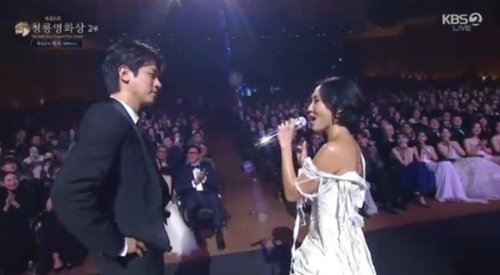 MAMAMOO ファサ＆パク・ジョンミン、MVを再現！？「青龍映画賞」でコラボステージ披露（動画あり）