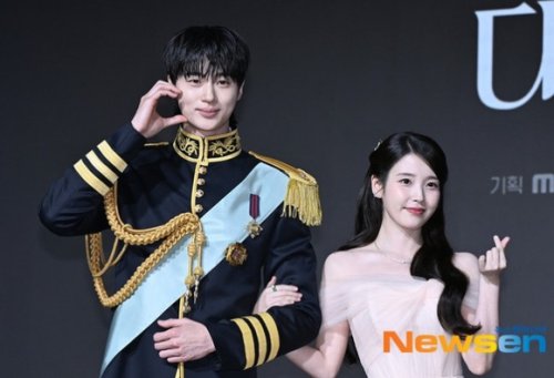 IU、ビョン・ウソクとの10年ぶりの共演に自信！「素敵な役で再会&hellip;1位を目指して実現させる」