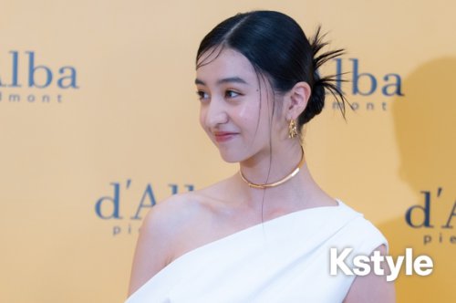 【PHOTO】Kōki,可憐な佇まいからキュートな笑顔まで！韓国コスメのイベントに登場&hellip;美スタイル際立つ純白ワンピ姿