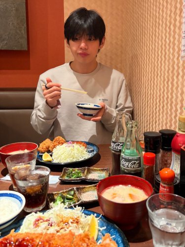 BTSのV、日本語で感謝のメッセージ&hellip;キュートな記念写真も「素敵な公演を一緒に作ってくれてありがとう」