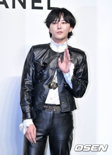 G-DRAGON「2025 MAMA」で披露した自身のステージに満足できず？本人の反応に注目集まる