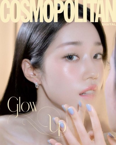 ノ・ユンソ、濃いめのメイクと華やかな衣装&hellip;ビューティーグラビアを公開