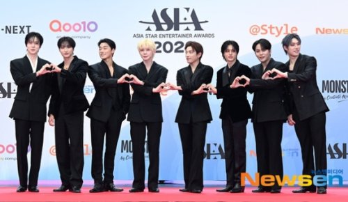 【PHOTO】ATEEZ「ASEA 2026」2日目のレッドカーペットに登場