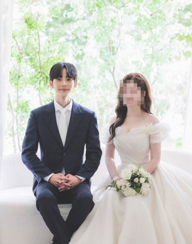 ボーイズグループN․tic出身スンフ、結婚を報告「人生で最も幸せだった一日」