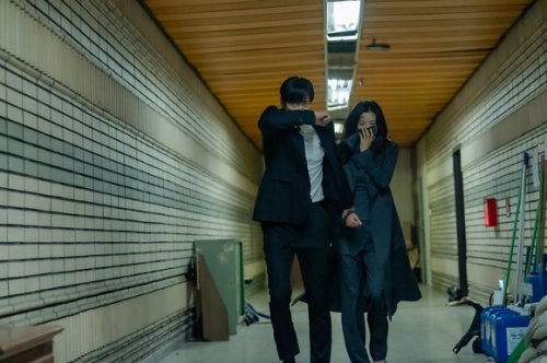 韓ドラが贈る危険と背中合わせの&ldquo;切な&rdquo;ロマンス, 沼落ち必至！カン・ドンウォンが見せる&ldquo;現代の守る男&rdquo;像, 痛快な頭脳戦、時には涙も&hellip;チョン・ジヒョン演じる&ldquo;孤高のヒロイン&rdquo;, オ・ジョンセにユ・ジェミョンも！脇を固める豪華俳優陣, 『涙の女王』監督が手掛ける新境地！予測不可能なストーリーから目が離せない, カン・ドンウォン、新たなハマり役で沼落ち必至！チョン・ジヒョンとの豪華共演で贈る『北極星』独占配信中