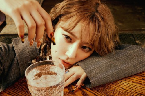 LE SSERAFIM 宮脇咲良、本日の「2025 K-WORLD DREAM AWARDS」は体調不良により急遽不参加に