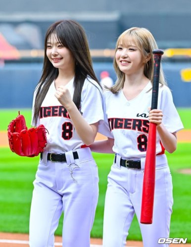 【PHOTO】SAY MY NAME 本田仁美＆ドヒ、始球・始打式に登場&hellip;キュートな笑顔