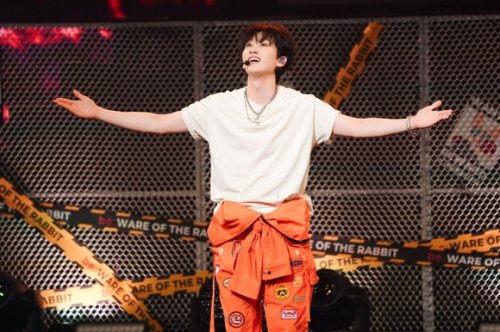 SUPER JUNIOR ウニョク、バズり曲「カリスマックス」をダンスカバー！メンバーからのクイズに挑戦も&hellip;来日ファンコンが盛況裏に終了