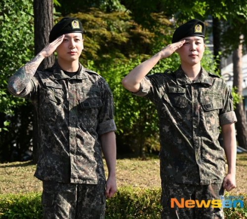 BTS ジミン＆ジョングク、久しぶりの取材で照れる姿も&hellip;1年半の軍生活を回想「簡単ではない場所だった」