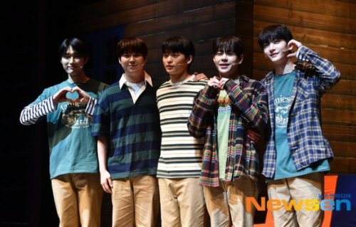 【PHOTO】TEENTOPのNIELからVERIVERY ヨンホまで、ミュージカル「ガールフレンド」プレスコールに出席