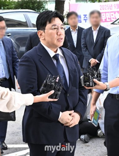 HYBE バン・シヒョク議長、本日ソウル警察庁に再び出頭