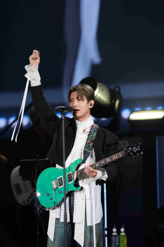 東方神起 チャンミン、初のソロツアーが大盛況！SUPER JUNIOR キュヒョンのサプライズ登場も