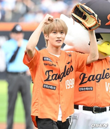 【PHOTO】NCT マーク、始球式に登場&hellip;爽やかな魅力をアピール