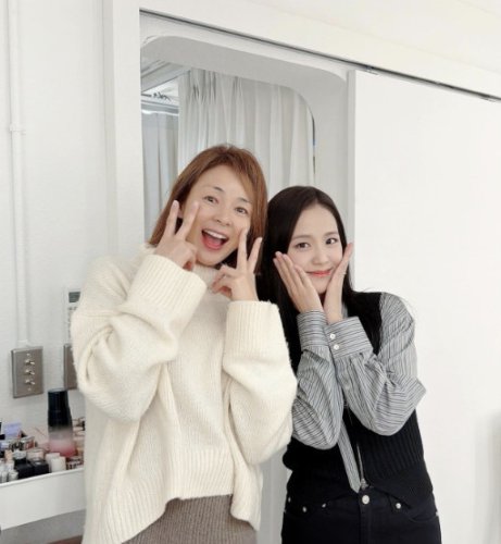 BLACKPINK ジスと遭遇！SHIHO、ヘアサロンでのツーショット公開