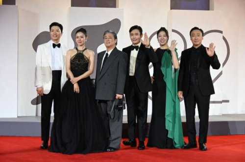 パク・チャヌク監督の映画「仕方ない」ベネチア国際映画祭で受賞ならず