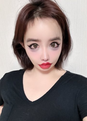 2NE1のBOM、活動休止中に近況ショットを公開&hellip;投稿にファン喜び