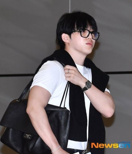 【PHOTO】SEVENTEENのS.COUPS＆ミンギュ、海外スケジュールのため出国