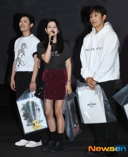 【PHOTO】イ・ビョンホン＆ソン・イェジン＆パク・ヒスンら、映画「仕方ない」舞台挨拶に出席